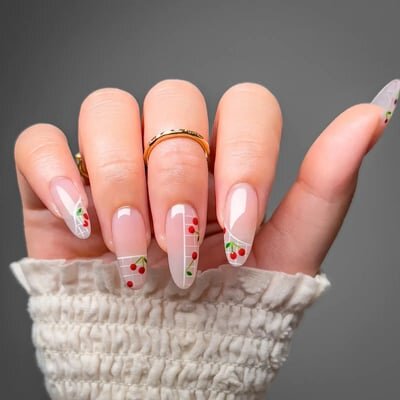 unghie con ciliegie naturali